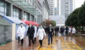 市人民政府副市长杨平到市人民医院就城市核酸检测基地建设工作进行现场办公
