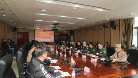 联勤保障部队九二〇医院院长王炳军带领专家团队到安顺市人民医院开展军地医疗技术座谈、义诊活动